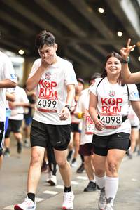 BIB: 4098, 290, 4099
                            <button type="button" onclick="openModal(5865751)" class="btn btn-primary btn-sm float-right btn-popup" data-toggle="modal" data-target=".modal-high-quality">
                        <i class="fas fa-shopping-cart"></i> Add to Cart
                    </button>
                                            <button type="button" onclick="isThisMe(5865751, true)" class="btn btn-success btn-sm float-right btn-popup btn-isme hidden" data-toggle="tooltip" data-placement="bottom" title="นี่คือรูปของคุณใช่ไหม คลิกที่นี่เพื่อเอาเข้าอัลบั้ม">
                        <i class="fas fa-plus"></i> Add to album
                    </button>
                    <button type="button" onclick="isThisMe(5865751, false)" class="btn btn-warning btn-sm float-right btn-popup btn-isnotme hidden">
                        <i class="fas fa-ban"></i> Remove from album
                    </button>