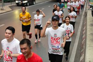 BIB: 1949, 201, 2656, 110
                            <button type="button" onclick="openModal(5871050)" class="btn btn-primary btn-sm float-right btn-popup" data-toggle="modal" data-target=".modal-high-quality">
                        <i class="fas fa-shopping-cart"></i> Add to Cart
                    </button>
                                            <button type="button" onclick="isThisMe(5871050, true)" class="btn btn-success btn-sm float-right btn-popup btn-isme hidden" data-toggle="tooltip" data-placement="bottom" title="นี่คือรูปของคุณใช่ไหม คลิกที่นี่เพื่อเอาเข้าอัลบั้ม">
                        <i class="fas fa-plus"></i> Add to album
                    </button>
                    <button type="button" onclick="isThisMe(5871050, false)" class="btn btn-warning btn-sm float-right btn-popup btn-isnotme hidden">
                        <i class="fas fa-ban"></i> Remove from album
                    </button>