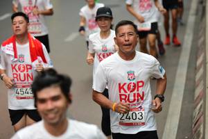 BIB: 4543, 2403
                            <button type="button" onclick="openModal(5871233)" class="btn btn-primary btn-sm float-right btn-popup" data-toggle="modal" data-target=".modal-high-quality">
                        <i class="fas fa-shopping-cart"></i> Add to Cart
                    </button>
                                            <button type="button" onclick="isThisMe(5871233, true)" class="btn btn-success btn-sm float-right btn-popup btn-isme hidden" data-toggle="tooltip" data-placement="bottom" title="นี่คือรูปของคุณใช่ไหม คลิกที่นี่เพื่อเอาเข้าอัลบั้ม">
                        <i class="fas fa-plus"></i> Add to album
                    </button>
                    <button type="button" onclick="isThisMe(5871233, false)" class="btn btn-warning btn-sm float-right btn-popup btn-isnotme hidden">
                        <i class="fas fa-ban"></i> Remove from album
                    </button>