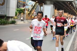 BIB: 512, 1295
                            <button type="button" onclick="openModal(5870630)" class="btn btn-primary btn-sm float-right btn-popup" data-toggle="modal" data-target=".modal-high-quality">
                        <i class="fas fa-shopping-cart"></i> Add to Cart
                    </button>
                                            <button type="button" onclick="isThisMe(5870630, true)" class="btn btn-success btn-sm float-right btn-popup btn-isme hidden" data-toggle="tooltip" data-placement="bottom" title="นี่คือรูปของคุณใช่ไหม คลิกที่นี่เพื่อเอาเข้าอัลบั้ม">
                        <i class="fas fa-plus"></i> Add to album
                    </button>
                    <button type="button" onclick="isThisMe(5870630, false)" class="btn btn-warning btn-sm float-right btn-popup btn-isnotme hidden">
                        <i class="fas fa-ban"></i> Remove from album
                    </button>