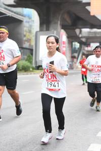 BIB: 1941, 2744
                            <button type="button" onclick="openModal(5871553)" class="btn btn-primary btn-sm float-right btn-popup" data-toggle="modal" data-target=".modal-high-quality">
                        <i class="fas fa-shopping-cart"></i> Add to Cart
                    </button>
                                            <button type="button" onclick="isThisMe(5871553, true)" class="btn btn-success btn-sm float-right btn-popup btn-isme hidden" data-toggle="tooltip" data-placement="bottom" title="นี่คือรูปของคุณใช่ไหม คลิกที่นี่เพื่อเอาเข้าอัลบั้ม">
                        <i class="fas fa-plus"></i> Add to album
                    </button>
                    <button type="button" onclick="isThisMe(5871553, false)" class="btn btn-warning btn-sm float-right btn-popup btn-isnotme hidden">
                        <i class="fas fa-ban"></i> Remove from album
                    </button>