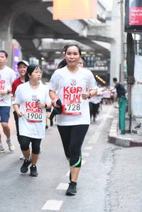 BIB: 6728, 1900
                            <button type="button" onclick="openModal(5872935)" class="btn btn-primary btn-sm float-right btn-popup" data-toggle="modal" data-target=".modal-high-quality">
                        <i class="fas fa-shopping-cart"></i> Add to Cart
                    </button>
                                            <button type="button" onclick="isThisMe(5872935, true)" class="btn btn-success btn-sm float-right btn-popup btn-isme hidden" data-toggle="tooltip" data-placement="bottom" title="นี่คือรูปของคุณใช่ไหม คลิกที่นี่เพื่อเอาเข้าอัลบั้ม">
                        <i class="fas fa-plus"></i> Add to album
                    </button>
                    <button type="button" onclick="isThisMe(5872935, false)" class="btn btn-warning btn-sm float-right btn-popup btn-isnotme hidden">
                        <i class="fas fa-ban"></i> Remove from album
                    </button>