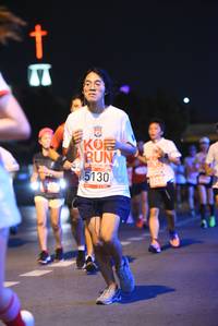 BIB: 5130
                            <button type="button" onclick="openModal(5950876)" class="btn btn-primary btn-sm float-right btn-popup" data-toggle="modal" data-target=".modal-high-quality">
                        <i class="fas fa-shopping-cart"></i> Add to Cart
                    </button>
                                            <button type="button" onclick="isThisMe(5950876, true)" class="btn btn-success btn-sm float-right btn-popup btn-isme hidden" data-toggle="tooltip" data-placement="bottom" title="นี่คือรูปของคุณใช่ไหม คลิกที่นี่เพื่อเอาเข้าอัลบั้ม">
                        <i class="fas fa-plus"></i> Add to album
                    </button>
                    <button type="button" onclick="isThisMe(5950876, false)" class="btn btn-warning btn-sm float-right btn-popup btn-isnotme hidden">
                        <i class="fas fa-ban"></i> Remove from album
                    </button>