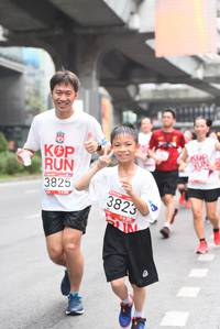 BIB: 3825, 3823
                            <button type="button" onclick="openModal(5870316)" class="btn btn-primary btn-sm float-right btn-popup" data-toggle="modal" data-target=".modal-high-quality">
                        <i class="fas fa-shopping-cart"></i> Add to Cart
                    </button>
                                            <button type="button" onclick="isThisMe(5870316, true)" class="btn btn-success btn-sm float-right btn-popup btn-isme hidden" data-toggle="tooltip" data-placement="bottom" title="นี่คือรูปของคุณใช่ไหม คลิกที่นี่เพื่อเอาเข้าอัลบั้ม">
                        <i class="fas fa-plus"></i> Add to album
                    </button>
                    <button type="button" onclick="isThisMe(5870316, false)" class="btn btn-warning btn-sm float-right btn-popup btn-isnotme hidden">
                        <i class="fas fa-ban"></i> Remove from album
                    </button>