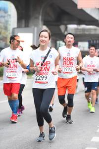 BIB: 1993, 3308, 2299
                            <button type="button" onclick="openModal(5869644)" class="btn btn-primary btn-sm float-right btn-popup" data-toggle="modal" data-target=".modal-high-quality">
                        <i class="fas fa-shopping-cart"></i> Add to Cart
                    </button>
                                            <button type="button" onclick="isThisMe(5869644, true)" class="btn btn-success btn-sm float-right btn-popup btn-isme hidden" data-toggle="tooltip" data-placement="bottom" title="นี่คือรูปของคุณใช่ไหม คลิกที่นี่เพื่อเอาเข้าอัลบั้ม">
                        <i class="fas fa-plus"></i> Add to album
                    </button>
                    <button type="button" onclick="isThisMe(5869644, false)" class="btn btn-warning btn-sm float-right btn-popup btn-isnotme hidden">
                        <i class="fas fa-ban"></i> Remove from album
                    </button>