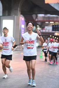 BIB: 4454, 4360
                            <button type="button" onclick="openModal(5875565)" class="btn btn-primary btn-sm float-right btn-popup" data-toggle="modal" data-target=".modal-high-quality">
                        <i class="fas fa-shopping-cart"></i> Add to Cart
                    </button>
                                            <button type="button" onclick="isThisMe(5875565, true)" class="btn btn-success btn-sm float-right btn-popup btn-isme hidden" data-toggle="tooltip" data-placement="bottom" title="นี่คือรูปของคุณใช่ไหม คลิกที่นี่เพื่อเอาเข้าอัลบั้ม">
                        <i class="fas fa-plus"></i> Add to album
                    </button>
                    <button type="button" onclick="isThisMe(5875565, false)" class="btn btn-warning btn-sm float-right btn-popup btn-isnotme hidden">
                        <i class="fas fa-ban"></i> Remove from album
                    </button>