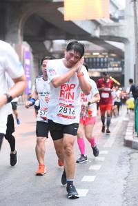 BIB: 201, 2816, 577
                            <button type="button" onclick="openModal(5877594)" class="btn btn-primary btn-sm float-right btn-popup" data-toggle="modal" data-target=".modal-high-quality">
                        <i class="fas fa-shopping-cart"></i> Add to Cart
                    </button>
                                            <button type="button" onclick="isThisMe(5877594, true)" class="btn btn-success btn-sm float-right btn-popup btn-isme hidden" data-toggle="tooltip" data-placement="bottom" title="นี่คือรูปของคุณใช่ไหม คลิกที่นี่เพื่อเอาเข้าอัลบั้ม">
                        <i class="fas fa-plus"></i> Add to album
                    </button>
                    <button type="button" onclick="isThisMe(5877594, false)" class="btn btn-warning btn-sm float-right btn-popup btn-isnotme hidden">
                        <i class="fas fa-ban"></i> Remove from album
                    </button>