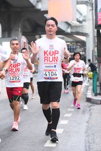 BIB: 201, 4104, 1292
                            <button type="button" onclick="openModal(5877945)" class="btn btn-primary btn-sm float-right btn-popup" data-toggle="modal" data-target=".modal-high-quality">
                        <i class="fas fa-shopping-cart"></i> Add to Cart
                    </button>
                                            <button type="button" onclick="isThisMe(5877945, true)" class="btn btn-success btn-sm float-right btn-popup btn-isme hidden" data-toggle="tooltip" data-placement="bottom" title="นี่คือรูปของคุณใช่ไหม คลิกที่นี่เพื่อเอาเข้าอัลบั้ม">
                        <i class="fas fa-plus"></i> Add to album
                    </button>
                    <button type="button" onclick="isThisMe(5877945, false)" class="btn btn-warning btn-sm float-right btn-popup btn-isnotme hidden">
                        <i class="fas fa-ban"></i> Remove from album
                    </button>