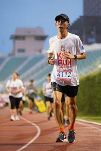 BIB: 4112
                            <button type="button" onclick="openModal(5910562)" class="btn btn-primary btn-sm float-right btn-popup" data-toggle="modal" data-target=".modal-high-quality">
                        <i class="fas fa-shopping-cart"></i> Add to Cart
                    </button>
                                            <button type="button" onclick="isThisMe(5910562, true)" class="btn btn-success btn-sm float-right btn-popup btn-isme hidden" data-toggle="tooltip" data-placement="bottom" title="นี่คือรูปของคุณใช่ไหม คลิกที่นี่เพื่อเอาเข้าอัลบั้ม">
                        <i class="fas fa-plus"></i> Add to album
                    </button>
                    <button type="button" onclick="isThisMe(5910562, false)" class="btn btn-warning btn-sm float-right btn-popup btn-isnotme hidden">
                        <i class="fas fa-ban"></i> Remove from album
                    </button>