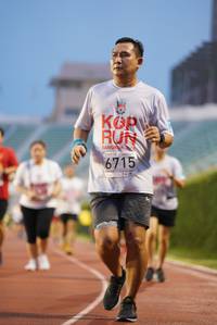 BIB: 6715
                            <button type="button" onclick="openModal(5910597)" class="btn btn-primary btn-sm float-right btn-popup" data-toggle="modal" data-target=".modal-high-quality">
                        <i class="fas fa-shopping-cart"></i> Add to Cart
                    </button>
                                            <button type="button" onclick="isThisMe(5910597, true)" class="btn btn-success btn-sm float-right btn-popup btn-isme hidden" data-toggle="tooltip" data-placement="bottom" title="นี่คือรูปของคุณใช่ไหม คลิกที่นี่เพื่อเอาเข้าอัลบั้ม">
                        <i class="fas fa-plus"></i> Add to album
                    </button>
                    <button type="button" onclick="isThisMe(5910597, false)" class="btn btn-warning btn-sm float-right btn-popup btn-isnotme hidden">
                        <i class="fas fa-ban"></i> Remove from album
                    </button>