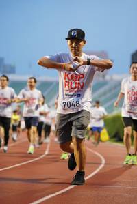 BIB: 2019, 7048
                            <button type="button" onclick="openModal(5910994)" class="btn btn-primary btn-sm float-right btn-popup" data-toggle="modal" data-target=".modal-high-quality">
                        <i class="fas fa-shopping-cart"></i> Add to Cart
                    </button>
                                            <button type="button" onclick="isThisMe(5910994, true)" class="btn btn-success btn-sm float-right btn-popup btn-isme hidden" data-toggle="tooltip" data-placement="bottom" title="นี่คือรูปของคุณใช่ไหม คลิกที่นี่เพื่อเอาเข้าอัลบั้ม">
                        <i class="fas fa-plus"></i> Add to album
                    </button>
                    <button type="button" onclick="isThisMe(5910994, false)" class="btn btn-warning btn-sm float-right btn-popup btn-isnotme hidden">
                        <i class="fas fa-ban"></i> Remove from album
                    </button>