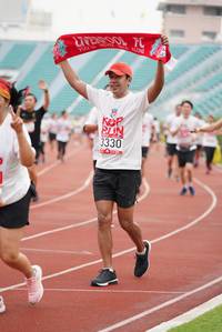 BIB: 3330
                            <button type="button" onclick="openModal(5927810)" class="btn btn-primary btn-sm float-right btn-popup" data-toggle="modal" data-target=".modal-high-quality">
                        <i class="fas fa-shopping-cart"></i> Add to Cart
                    </button>
                                            <button type="button" onclick="isThisMe(5927810, true)" class="btn btn-success btn-sm float-right btn-popup btn-isme hidden" data-toggle="tooltip" data-placement="bottom" title="นี่คือรูปของคุณใช่ไหม คลิกที่นี่เพื่อเอาเข้าอัลบั้ม">
                        <i class="fas fa-plus"></i> Add to album
                    </button>
                    <button type="button" onclick="isThisMe(5927810, false)" class="btn btn-warning btn-sm float-right btn-popup btn-isnotme hidden">
                        <i class="fas fa-ban"></i> Remove from album
                    </button>