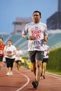 BIB: 6715, 2019
                            <button type="button" onclick="openModal(5910605)" class="btn btn-primary btn-sm float-right btn-popup" data-toggle="modal" data-target=".modal-high-quality">
                        <i class="fas fa-shopping-cart"></i> Add to Cart
                    </button>
                                            <button type="button" onclick="isThisMe(5910605, true)" class="btn btn-success btn-sm float-right btn-popup btn-isme hidden" data-toggle="tooltip" data-placement="bottom" title="นี่คือรูปของคุณใช่ไหม คลิกที่นี่เพื่อเอาเข้าอัลบั้ม">
                        <i class="fas fa-plus"></i> Add to album
                    </button>
                    <button type="button" onclick="isThisMe(5910605, false)" class="btn btn-warning btn-sm float-right btn-popup btn-isnotme hidden">
                        <i class="fas fa-ban"></i> Remove from album
                    </button>