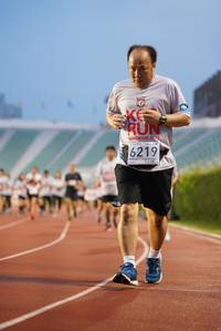 BIB: 2019, 6219
                            <button type="button" onclick="openModal(5910896)" class="btn btn-primary btn-sm float-right btn-popup" data-toggle="modal" data-target=".modal-high-quality">
                        <i class="fas fa-shopping-cart"></i> Add to Cart
                    </button>
                                            <button type="button" onclick="isThisMe(5910896, true)" class="btn btn-success btn-sm float-right btn-popup btn-isme hidden" data-toggle="tooltip" data-placement="bottom" title="นี่คือรูปของคุณใช่ไหม คลิกที่นี่เพื่อเอาเข้าอัลบั้ม">
                        <i class="fas fa-plus"></i> Add to album
                    </button>
                    <button type="button" onclick="isThisMe(5910896, false)" class="btn btn-warning btn-sm float-right btn-popup btn-isnotme hidden">
                        <i class="fas fa-ban"></i> Remove from album
                    </button>