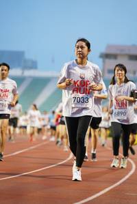 BIB: 7033, 6890
                            <button type="button" onclick="openModal(5911595)" class="btn btn-primary btn-sm float-right btn-popup" data-toggle="modal" data-target=".modal-high-quality">
                        <i class="fas fa-shopping-cart"></i> Add to Cart
                    </button>
                                            <button type="button" onclick="isThisMe(5911595, true)" class="btn btn-success btn-sm float-right btn-popup btn-isme hidden" data-toggle="tooltip" data-placement="bottom" title="นี่คือรูปของคุณใช่ไหม คลิกที่นี่เพื่อเอาเข้าอัลบั้ม">
                        <i class="fas fa-plus"></i> Add to album
                    </button>
                    <button type="button" onclick="isThisMe(5911595, false)" class="btn btn-warning btn-sm float-right btn-popup btn-isnotme hidden">
                        <i class="fas fa-ban"></i> Remove from album
                    </button>