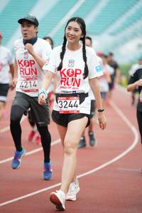 BIB: 4214, 2010, 3244
                            <button type="button" onclick="openModal(5918664)" class="btn btn-primary btn-sm float-right btn-popup" data-toggle="modal" data-target=".modal-high-quality">
                        <i class="fas fa-shopping-cart"></i> Add to Cart
                    </button>
                                            <button type="button" onclick="isThisMe(5918664, true)" class="btn btn-success btn-sm float-right btn-popup btn-isme hidden" data-toggle="tooltip" data-placement="bottom" title="นี่คือรูปของคุณใช่ไหม คลิกที่นี่เพื่อเอาเข้าอัลบั้ม">
                        <i class="fas fa-plus"></i> Add to album
                    </button>
                    <button type="button" onclick="isThisMe(5918664, false)" class="btn btn-warning btn-sm float-right btn-popup btn-isnotme hidden">
                        <i class="fas fa-ban"></i> Remove from album
                    </button>