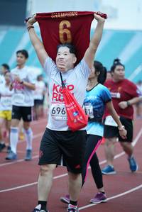 BIB: 696
                            <button type="button" onclick="openModal(5913995)" class="btn btn-primary btn-sm float-right btn-popup" data-toggle="modal" data-target=".modal-high-quality">
                        <i class="fas fa-shopping-cart"></i> Add to Cart
                    </button>
                                            <button type="button" onclick="isThisMe(5913995, true)" class="btn btn-success btn-sm float-right btn-popup btn-isme hidden" data-toggle="tooltip" data-placement="bottom" title="นี่คือรูปของคุณใช่ไหม คลิกที่นี่เพื่อเอาเข้าอัลบั้ม">
                        <i class="fas fa-plus"></i> Add to album
                    </button>
                    <button type="button" onclick="isThisMe(5913995, false)" class="btn btn-warning btn-sm float-right btn-popup btn-isnotme hidden">
                        <i class="fas fa-ban"></i> Remove from album
                    </button>