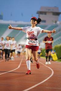 BIB: 2938
                            <button type="button" onclick="openModal(5909625)" class="btn btn-primary btn-sm float-right btn-popup" data-toggle="modal" data-target=".modal-high-quality">
                        <i class="fas fa-shopping-cart"></i> Add to Cart
                    </button>
                                            <button type="button" onclick="isThisMe(5909625, true)" class="btn btn-success btn-sm float-right btn-popup btn-isme hidden" data-toggle="tooltip" data-placement="bottom" title="นี่คือรูปของคุณใช่ไหม คลิกที่นี่เพื่อเอาเข้าอัลบั้ม">
                        <i class="fas fa-plus"></i> Add to album
                    </button>
                    <button type="button" onclick="isThisMe(5909625, false)" class="btn btn-warning btn-sm float-right btn-popup btn-isnotme hidden">
                        <i class="fas fa-ban"></i> Remove from album
                    </button>