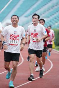 BIB: 1914
                            <button type="button" onclick="openModal(5923847)" class="btn btn-primary btn-sm float-right btn-popup" data-toggle="modal" data-target=".modal-high-quality">
                        <i class="fas fa-shopping-cart"></i> Add to Cart
                    </button>
                                            <button type="button" onclick="isThisMe(5923847, true)" class="btn btn-success btn-sm float-right btn-popup btn-isme hidden" data-toggle="tooltip" data-placement="bottom" title="นี่คือรูปของคุณใช่ไหม คลิกที่นี่เพื่อเอาเข้าอัลบั้ม">
                        <i class="fas fa-plus"></i> Add to album
                    </button>
                    <button type="button" onclick="isThisMe(5923847, false)" class="btn btn-warning btn-sm float-right btn-popup btn-isnotme hidden">
                        <i class="fas fa-ban"></i> Remove from album
                    </button>