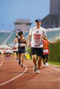 BIB: 1290, 468
                            <button type="button" onclick="openModal(5910476)" class="btn btn-primary btn-sm float-right btn-popup" data-toggle="modal" data-target=".modal-high-quality">
                        <i class="fas fa-shopping-cart"></i> Add to Cart
                    </button>
                                            <button type="button" onclick="isThisMe(5910476, true)" class="btn btn-success btn-sm float-right btn-popup btn-isme hidden" data-toggle="tooltip" data-placement="bottom" title="นี่คือรูปของคุณใช่ไหม คลิกที่นี่เพื่อเอาเข้าอัลบั้ม">
                        <i class="fas fa-plus"></i> Add to album
                    </button>
                    <button type="button" onclick="isThisMe(5910476, false)" class="btn btn-warning btn-sm float-right btn-popup btn-isnotme hidden">
                        <i class="fas fa-ban"></i> Remove from album
                    </button>