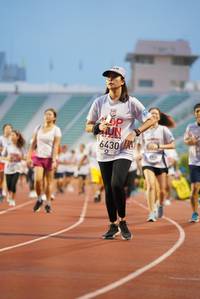 BIB: 6430
                            <button type="button" onclick="openModal(5911731)" class="btn btn-primary btn-sm float-right btn-popup" data-toggle="modal" data-target=".modal-high-quality">
                        <i class="fas fa-shopping-cart"></i> Add to Cart
                    </button>
                                            <button type="button" onclick="isThisMe(5911731, true)" class="btn btn-success btn-sm float-right btn-popup btn-isme hidden" data-toggle="tooltip" data-placement="bottom" title="นี่คือรูปของคุณใช่ไหม คลิกที่นี่เพื่อเอาเข้าอัลบั้ม">
                        <i class="fas fa-plus"></i> Add to album
                    </button>
                    <button type="button" onclick="isThisMe(5911731, false)" class="btn btn-warning btn-sm float-right btn-popup btn-isnotme hidden">
                        <i class="fas fa-ban"></i> Remove from album
                    </button>