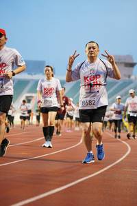 BIB: 8718, 8682
                            <button type="button" onclick="openModal(5911971)" class="btn btn-primary btn-sm float-right btn-popup" data-toggle="modal" data-target=".modal-high-quality">
                        <i class="fas fa-shopping-cart"></i> Add to Cart
                    </button>
                                            <button type="button" onclick="isThisMe(5911971, true)" class="btn btn-success btn-sm float-right btn-popup btn-isme hidden" data-toggle="tooltip" data-placement="bottom" title="นี่คือรูปของคุณใช่ไหม คลิกที่นี่เพื่อเอาเข้าอัลบั้ม">
                        <i class="fas fa-plus"></i> Add to album
                    </button>
                    <button type="button" onclick="isThisMe(5911971, false)" class="btn btn-warning btn-sm float-right btn-popup btn-isnotme hidden">
                        <i class="fas fa-ban"></i> Remove from album
                    </button>