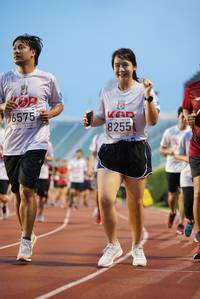 BIB: 6575, 8255, 
                            <button type="button" onclick="openModal(5912137)" class="btn btn-primary btn-sm float-right btn-popup" data-toggle="modal" data-target=".modal-high-quality">
                        <i class="fas fa-shopping-cart"></i> Add to Cart
                    </button>
                                            <button type="button" onclick="isThisMe(5912137, true)" class="btn btn-success btn-sm float-right btn-popup btn-isme hidden" data-toggle="tooltip" data-placement="bottom" title="นี่คือรูปของคุณใช่ไหม คลิกที่นี่เพื่อเอาเข้าอัลบั้ม">
                        <i class="fas fa-plus"></i> Add to album
                    </button>
                    <button type="button" onclick="isThisMe(5912137, false)" class="btn btn-warning btn-sm float-right btn-popup btn-isnotme hidden">
                        <i class="fas fa-ban"></i> Remove from album
                    </button>