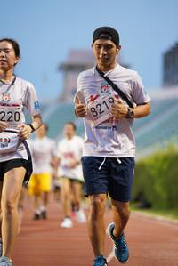 BIB: 220, 8219, 210
                            <button type="button" onclick="openModal(5911911)" class="btn btn-primary btn-sm float-right btn-popup" data-toggle="modal" data-target=".modal-high-quality">
                        <i class="fas fa-shopping-cart"></i> Add to Cart
                    </button>
                                            <button type="button" onclick="isThisMe(5911911, true)" class="btn btn-success btn-sm float-right btn-popup btn-isme hidden" data-toggle="tooltip" data-placement="bottom" title="นี่คือรูปของคุณใช่ไหม คลิกที่นี่เพื่อเอาเข้าอัลบั้ม">
                        <i class="fas fa-plus"></i> Add to album
                    </button>
                    <button type="button" onclick="isThisMe(5911911, false)" class="btn btn-warning btn-sm float-right btn-popup btn-isnotme hidden">
                        <i class="fas fa-ban"></i> Remove from album
                    </button>