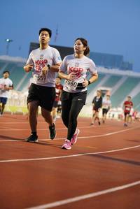 BIB: 7560, 7559
                            <button type="button" onclick="openModal(5909271)" class="btn btn-primary btn-sm float-right btn-popup" data-toggle="modal" data-target=".modal-high-quality">
                        <i class="fas fa-shopping-cart"></i> Add to Cart
                    </button>
                                            <button type="button" onclick="isThisMe(5909271, true)" class="btn btn-success btn-sm float-right btn-popup btn-isme hidden" data-toggle="tooltip" data-placement="bottom" title="นี่คือรูปของคุณใช่ไหม คลิกที่นี่เพื่อเอาเข้าอัลบั้ม">
                        <i class="fas fa-plus"></i> Add to album
                    </button>
                    <button type="button" onclick="isThisMe(5909271, false)" class="btn btn-warning btn-sm float-right btn-popup btn-isnotme hidden">
                        <i class="fas fa-ban"></i> Remove from album
                    </button>