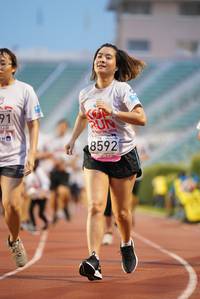 BIB: 2010, 8592
                            <button type="button" onclick="openModal(5912488)" class="btn btn-primary btn-sm float-right btn-popup" data-toggle="modal" data-target=".modal-high-quality">
                        <i class="fas fa-shopping-cart"></i> Add to Cart
                    </button>
                                            <button type="button" onclick="isThisMe(5912488, true)" class="btn btn-success btn-sm float-right btn-popup btn-isme hidden" data-toggle="tooltip" data-placement="bottom" title="นี่คือรูปของคุณใช่ไหม คลิกที่นี่เพื่อเอาเข้าอัลบั้ม">
                        <i class="fas fa-plus"></i> Add to album
                    </button>
                    <button type="button" onclick="isThisMe(5912488, false)" class="btn btn-warning btn-sm float-right btn-popup btn-isnotme hidden">
                        <i class="fas fa-ban"></i> Remove from album
                    </button>