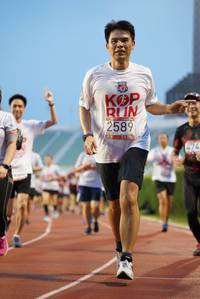 BIB: 2589, 474
                            <button type="button" onclick="openModal(5911918)" class="btn btn-primary btn-sm float-right btn-popup" data-toggle="modal" data-target=".modal-high-quality">
                        <i class="fas fa-shopping-cart"></i> Add to Cart
                    </button>
                                            <button type="button" onclick="isThisMe(5911918, true)" class="btn btn-success btn-sm float-right btn-popup btn-isme hidden" data-toggle="tooltip" data-placement="bottom" title="นี่คือรูปของคุณใช่ไหม คลิกที่นี่เพื่อเอาเข้าอัลบั้ม">
                        <i class="fas fa-plus"></i> Add to album
                    </button>
                    <button type="button" onclick="isThisMe(5911918, false)" class="btn btn-warning btn-sm float-right btn-popup btn-isnotme hidden">
                        <i class="fas fa-ban"></i> Remove from album
                    </button>