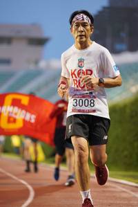 BIB: 3008
                            <button type="button" onclick="openModal(5910144)" class="btn btn-primary btn-sm float-right btn-popup" data-toggle="modal" data-target=".modal-high-quality">
                        <i class="fas fa-shopping-cart"></i> Add to Cart
                    </button>
                                            <button type="button" onclick="isThisMe(5910144, true)" class="btn btn-success btn-sm float-right btn-popup btn-isme hidden" data-toggle="tooltip" data-placement="bottom" title="นี่คือรูปของคุณใช่ไหม คลิกที่นี่เพื่อเอาเข้าอัลบั้ม">
                        <i class="fas fa-plus"></i> Add to album
                    </button>
                    <button type="button" onclick="isThisMe(5910144, false)" class="btn btn-warning btn-sm float-right btn-popup btn-isnotme hidden">
                        <i class="fas fa-ban"></i> Remove from album
                    </button>