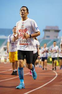 BIB: 1160
                            <button type="button" onclick="openModal(5911858)" class="btn btn-primary btn-sm float-right btn-popup" data-toggle="modal" data-target=".modal-high-quality">
                        <i class="fas fa-shopping-cart"></i> Add to Cart
                    </button>
                                            <button type="button" onclick="isThisMe(5911858, true)" class="btn btn-success btn-sm float-right btn-popup btn-isme hidden" data-toggle="tooltip" data-placement="bottom" title="นี่คือรูปของคุณใช่ไหม คลิกที่นี่เพื่อเอาเข้าอัลบั้ม">
                        <i class="fas fa-plus"></i> Add to album
                    </button>
                    <button type="button" onclick="isThisMe(5911858, false)" class="btn btn-warning btn-sm float-right btn-popup btn-isnotme hidden">
                        <i class="fas fa-ban"></i> Remove from album
                    </button>