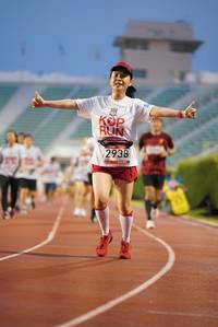 BIB: 2938
                            <button type="button" onclick="openModal(5909610)" class="btn btn-primary btn-sm float-right btn-popup" data-toggle="modal" data-target=".modal-high-quality">
                        <i class="fas fa-shopping-cart"></i> Add to Cart
                    </button>
                                            <button type="button" onclick="isThisMe(5909610, true)" class="btn btn-success btn-sm float-right btn-popup btn-isme hidden" data-toggle="tooltip" data-placement="bottom" title="นี่คือรูปของคุณใช่ไหม คลิกที่นี่เพื่อเอาเข้าอัลบั้ม">
                        <i class="fas fa-plus"></i> Add to album
                    </button>
                    <button type="button" onclick="isThisMe(5909610, false)" class="btn btn-warning btn-sm float-right btn-popup btn-isnotme hidden">
                        <i class="fas fa-ban"></i> Remove from album
                    </button>