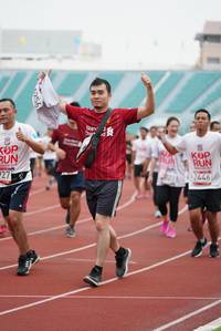 BIB: 2446
                            <button type="button" onclick="openModal(5922169)" class="btn btn-primary btn-sm float-right btn-popup" data-toggle="modal" data-target=".modal-high-quality">
                        <i class="fas fa-shopping-cart"></i> Add to Cart
                    </button>
                                            <button type="button" onclick="isThisMe(5922169, true)" class="btn btn-success btn-sm float-right btn-popup btn-isme hidden" data-toggle="tooltip" data-placement="bottom" title="นี่คือรูปของคุณใช่ไหม คลิกที่นี่เพื่อเอาเข้าอัลบั้ม">
                        <i class="fas fa-plus"></i> Add to album
                    </button>
                    <button type="button" onclick="isThisMe(5922169, false)" class="btn btn-warning btn-sm float-right btn-popup btn-isnotme hidden">
                        <i class="fas fa-ban"></i> Remove from album
                    </button>