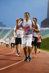 BIB: 8450, 201, 8791
                            <button type="button" onclick="openModal(5909329)" class="btn btn-primary btn-sm float-right btn-popup" data-toggle="modal" data-target=".modal-high-quality">
                        <i class="fas fa-shopping-cart"></i> Add to Cart
                    </button>
                                            <button type="button" onclick="isThisMe(5909329, true)" class="btn btn-success btn-sm float-right btn-popup btn-isme hidden" data-toggle="tooltip" data-placement="bottom" title="นี่คือรูปของคุณใช่ไหม คลิกที่นี่เพื่อเอาเข้าอัลบั้ม">
                        <i class="fas fa-plus"></i> Add to album
                    </button>
                    <button type="button" onclick="isThisMe(5909329, false)" class="btn btn-warning btn-sm float-right btn-popup btn-isnotme hidden">
                        <i class="fas fa-ban"></i> Remove from album
                    </button>