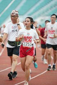 BIB: 2253
                            <button type="button" onclick="openModal(5923831)" class="btn btn-primary btn-sm float-right btn-popup" data-toggle="modal" data-target=".modal-high-quality">
                        <i class="fas fa-shopping-cart"></i> Add to Cart
                    </button>
                                            <button type="button" onclick="isThisMe(5923831, true)" class="btn btn-success btn-sm float-right btn-popup btn-isme hidden" data-toggle="tooltip" data-placement="bottom" title="นี่คือรูปของคุณใช่ไหม คลิกที่นี่เพื่อเอาเข้าอัลบั้ม">
                        <i class="fas fa-plus"></i> Add to album
                    </button>
                    <button type="button" onclick="isThisMe(5923831, false)" class="btn btn-warning btn-sm float-right btn-popup btn-isnotme hidden">
                        <i class="fas fa-ban"></i> Remove from album
                    </button>