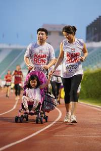 BIB: 201, 6752, 6143
                            <button type="button" onclick="openModal(5910773)" class="btn btn-primary btn-sm float-right btn-popup" data-toggle="modal" data-target=".modal-high-quality">
                        <i class="fas fa-shopping-cart"></i> Add to Cart
                    </button>
                                            <button type="button" onclick="isThisMe(5910773, true)" class="btn btn-success btn-sm float-right btn-popup btn-isme hidden" data-toggle="tooltip" data-placement="bottom" title="นี่คือรูปของคุณใช่ไหม คลิกที่นี่เพื่อเอาเข้าอัลบั้ม">
                        <i class="fas fa-plus"></i> Add to album
                    </button>
                    <button type="button" onclick="isThisMe(5910773, false)" class="btn btn-warning btn-sm float-right btn-popup btn-isnotme hidden">
                        <i class="fas fa-ban"></i> Remove from album
                    </button>