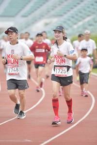 BIB: 1748, 1725
                            <button type="button" onclick="openModal(5941001)" class="btn btn-primary btn-sm float-right btn-popup" data-toggle="modal" data-target=".modal-high-quality">
                        <i class="fas fa-shopping-cart"></i> Add to Cart
                    </button>
                                            <button type="button" onclick="isThisMe(5941001, true)" class="btn btn-success btn-sm float-right btn-popup btn-isme hidden" data-toggle="tooltip" data-placement="bottom" title="นี่คือรูปของคุณใช่ไหม คลิกที่นี่เพื่อเอาเข้าอัลบั้ม">
                        <i class="fas fa-plus"></i> Add to album
                    </button>
                    <button type="button" onclick="isThisMe(5941001, false)" class="btn btn-warning btn-sm float-right btn-popup btn-isnotme hidden">
                        <i class="fas fa-ban"></i> Remove from album
                    </button>