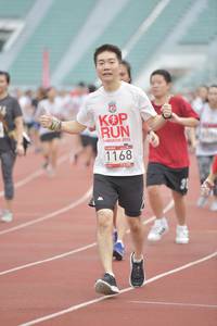 BIB: 201, 1168
                            <button type="button" onclick="openModal(5937046)" class="btn btn-primary btn-sm float-right btn-popup" data-toggle="modal" data-target=".modal-high-quality">
                        <i class="fas fa-shopping-cart"></i> Add to Cart
                    </button>
                                            <button type="button" onclick="isThisMe(5937046, true)" class="btn btn-success btn-sm float-right btn-popup btn-isme hidden" data-toggle="tooltip" data-placement="bottom" title="นี่คือรูปของคุณใช่ไหม คลิกที่นี่เพื่อเอาเข้าอัลบั้ม">
                        <i class="fas fa-plus"></i> Add to album
                    </button>
                    <button type="button" onclick="isThisMe(5937046, false)" class="btn btn-warning btn-sm float-right btn-popup btn-isnotme hidden">
                        <i class="fas fa-ban"></i> Remove from album
                    </button>