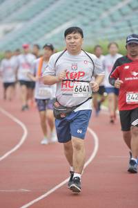 BIB: 6641, 242
                            <button type="button" onclick="openModal(5935294)" class="btn btn-primary btn-sm float-right btn-popup" data-toggle="modal" data-target=".modal-high-quality">
                        <i class="fas fa-shopping-cart"></i> Add to Cart
                    </button>
                                            <button type="button" onclick="isThisMe(5935294, true)" class="btn btn-success btn-sm float-right btn-popup btn-isme hidden" data-toggle="tooltip" data-placement="bottom" title="นี่คือรูปของคุณใช่ไหม คลิกที่นี่เพื่อเอาเข้าอัลบั้ม">
                        <i class="fas fa-plus"></i> Add to album
                    </button>
                    <button type="button" onclick="isThisMe(5935294, false)" class="btn btn-warning btn-sm float-right btn-popup btn-isnotme hidden">
                        <i class="fas fa-ban"></i> Remove from album
                    </button>