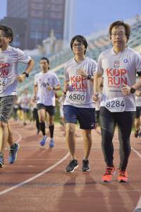 BIB: 6500, 2018, 8284
                            <button type="button" onclick="openModal(5920522)" class="btn btn-primary btn-sm float-right btn-popup" data-toggle="modal" data-target=".modal-high-quality">
                        <i class="fas fa-shopping-cart"></i> Add to Cart
                    </button>
                                            <button type="button" onclick="isThisMe(5920522, true)" class="btn btn-success btn-sm float-right btn-popup btn-isme hidden" data-toggle="tooltip" data-placement="bottom" title="นี่คือรูปของคุณใช่ไหม คลิกที่นี่เพื่อเอาเข้าอัลบั้ม">
                        <i class="fas fa-plus"></i> Add to album
                    </button>
                    <button type="button" onclick="isThisMe(5920522, false)" class="btn btn-warning btn-sm float-right btn-popup btn-isnotme hidden">
                        <i class="fas fa-ban"></i> Remove from album
                    </button>