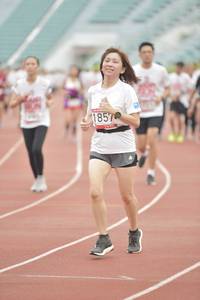 BIB: 1857
                            <button type="button" onclick="openModal(5947902)" class="btn btn-primary btn-sm float-right btn-popup" data-toggle="modal" data-target=".modal-high-quality">
                        <i class="fas fa-shopping-cart"></i> Add to Cart
                    </button>
                                            <button type="button" onclick="isThisMe(5947902, true)" class="btn btn-success btn-sm float-right btn-popup btn-isme hidden" data-toggle="tooltip" data-placement="bottom" title="นี่คือรูปของคุณใช่ไหม คลิกที่นี่เพื่อเอาเข้าอัลบั้ม">
                        <i class="fas fa-plus"></i> Add to album
                    </button>
                    <button type="button" onclick="isThisMe(5947902, false)" class="btn btn-warning btn-sm float-right btn-popup btn-isnotme hidden">
                        <i class="fas fa-ban"></i> Remove from album
                    </button>