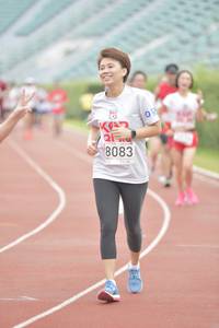 BIB: 8083
                            <button type="button" onclick="openModal(5946220)" class="btn btn-primary btn-sm float-right btn-popup" data-toggle="modal" data-target=".modal-high-quality">
                        <i class="fas fa-shopping-cart"></i> Add to Cart
                    </button>
                                            <button type="button" onclick="isThisMe(5946220, true)" class="btn btn-success btn-sm float-right btn-popup btn-isme hidden" data-toggle="tooltip" data-placement="bottom" title="นี่คือรูปของคุณใช่ไหม คลิกที่นี่เพื่อเอาเข้าอัลบั้ม">
                        <i class="fas fa-plus"></i> Add to album
                    </button>
                    <button type="button" onclick="isThisMe(5946220, false)" class="btn btn-warning btn-sm float-right btn-popup btn-isnotme hidden">
                        <i class="fas fa-ban"></i> Remove from album
                    </button>