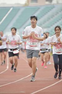 BIB: 201, 1381, 1380
                            <button type="button" onclick="openModal(5950327)" class="btn btn-primary btn-sm float-right btn-popup" data-toggle="modal" data-target=".modal-high-quality">
                        <i class="fas fa-shopping-cart"></i> Add to Cart
                    </button>
                                            <button type="button" onclick="isThisMe(5950327, true)" class="btn btn-success btn-sm float-right btn-popup btn-isme hidden" data-toggle="tooltip" data-placement="bottom" title="นี่คือรูปของคุณใช่ไหม คลิกที่นี่เพื่อเอาเข้าอัลบั้ม">
                        <i class="fas fa-plus"></i> Add to album
                    </button>
                    <button type="button" onclick="isThisMe(5950327, false)" class="btn btn-warning btn-sm float-right btn-popup btn-isnotme hidden">
                        <i class="fas fa-ban"></i> Remove from album
                    </button>