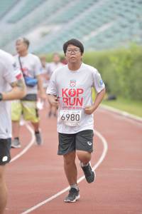 BIB: 2019, 6980
                            <button type="button" onclick="openModal(5947605)" class="btn btn-primary btn-sm float-right btn-popup" data-toggle="modal" data-target=".modal-high-quality">
                        <i class="fas fa-shopping-cart"></i> Add to Cart
                    </button>
                                            <button type="button" onclick="isThisMe(5947605, true)" class="btn btn-success btn-sm float-right btn-popup btn-isme hidden" data-toggle="tooltip" data-placement="bottom" title="นี่คือรูปของคุณใช่ไหม คลิกที่นี่เพื่อเอาเข้าอัลบั้ม">
                        <i class="fas fa-plus"></i> Add to album
                    </button>
                    <button type="button" onclick="isThisMe(5947605, false)" class="btn btn-warning btn-sm float-right btn-popup btn-isnotme hidden">
                        <i class="fas fa-ban"></i> Remove from album
                    </button>