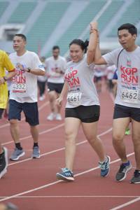 BIB: 4332, 6462, 0461
                            <button type="button" onclick="openModal(5922951)" class="btn btn-primary btn-sm float-right btn-popup" data-toggle="modal" data-target=".modal-high-quality">
                        <i class="fas fa-shopping-cart"></i> Add to Cart
                    </button>
                                            <button type="button" onclick="isThisMe(5922951, true)" class="btn btn-success btn-sm float-right btn-popup btn-isme hidden" data-toggle="tooltip" data-placement="bottom" title="นี่คือรูปของคุณใช่ไหม คลิกที่นี่เพื่อเอาเข้าอัลบั้ม">
                        <i class="fas fa-plus"></i> Add to album
                    </button>
                    <button type="button" onclick="isThisMe(5922951, false)" class="btn btn-warning btn-sm float-right btn-popup btn-isnotme hidden">
                        <i class="fas fa-ban"></i> Remove from album
                    </button>