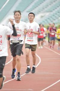 BIB: 2010, 4100
                            <button type="button" onclick="openModal(5945794)" class="btn btn-primary btn-sm float-right btn-popup" data-toggle="modal" data-target=".modal-high-quality">
                        <i class="fas fa-shopping-cart"></i> Add to Cart
                    </button>
                                            <button type="button" onclick="isThisMe(5945794, true)" class="btn btn-success btn-sm float-right btn-popup btn-isme hidden" data-toggle="tooltip" data-placement="bottom" title="นี่คือรูปของคุณใช่ไหม คลิกที่นี่เพื่อเอาเข้าอัลบั้ม">
                        <i class="fas fa-plus"></i> Add to album
                    </button>
                    <button type="button" onclick="isThisMe(5945794, false)" class="btn btn-warning btn-sm float-right btn-popup btn-isnotme hidden">
                        <i class="fas fa-ban"></i> Remove from album
                    </button>