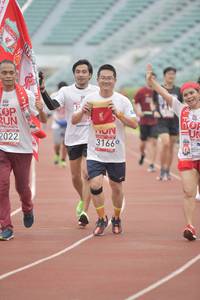 BIB: 2018, 2022, 3166
                            <button type="button" onclick="openModal(5949579)" class="btn btn-primary btn-sm float-right btn-popup" data-toggle="modal" data-target=".modal-high-quality">
                        <i class="fas fa-shopping-cart"></i> Add to Cart
                    </button>
                                            <button type="button" onclick="isThisMe(5949579, true)" class="btn btn-success btn-sm float-right btn-popup btn-isme hidden" data-toggle="tooltip" data-placement="bottom" title="นี่คือรูปของคุณใช่ไหม คลิกที่นี่เพื่อเอาเข้าอัลบั้ม">
                        <i class="fas fa-plus"></i> Add to album
                    </button>
                    <button type="button" onclick="isThisMe(5949579, false)" class="btn btn-warning btn-sm float-right btn-popup btn-isnotme hidden">
                        <i class="fas fa-ban"></i> Remove from album
                    </button>