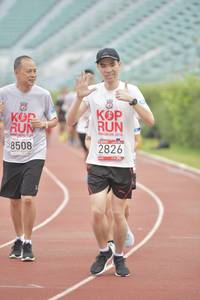 BIB: 201, 8508, 2826
                            <button type="button" onclick="openModal(5947418)" class="btn btn-primary btn-sm float-right btn-popup" data-toggle="modal" data-target=".modal-high-quality">
                        <i class="fas fa-shopping-cart"></i> Add to Cart
                    </button>
                                            <button type="button" onclick="isThisMe(5947418, true)" class="btn btn-success btn-sm float-right btn-popup btn-isme hidden" data-toggle="tooltip" data-placement="bottom" title="นี่คือรูปของคุณใช่ไหม คลิกที่นี่เพื่อเอาเข้าอัลบั้ม">
                        <i class="fas fa-plus"></i> Add to album
                    </button>
                    <button type="button" onclick="isThisMe(5947418, false)" class="btn btn-warning btn-sm float-right btn-popup btn-isnotme hidden">
                        <i class="fas fa-ban"></i> Remove from album
                    </button>